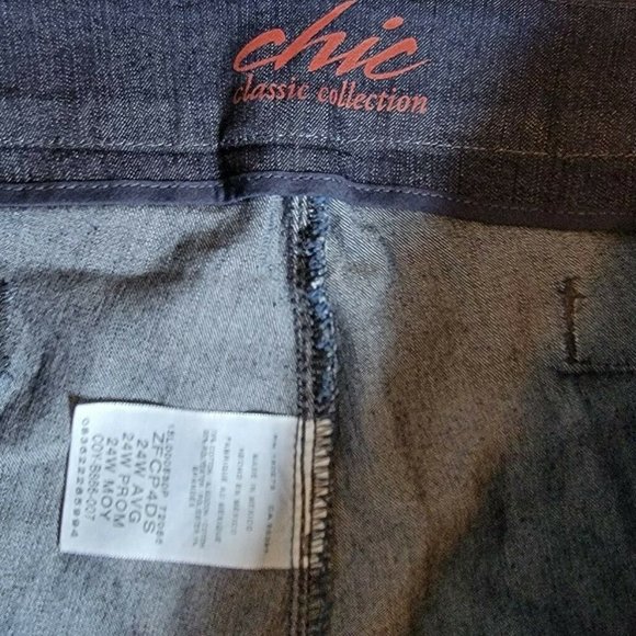 Chic Denim Shorts 24W Blue Stretch Pockets NWT! - Picture 2 of 3
